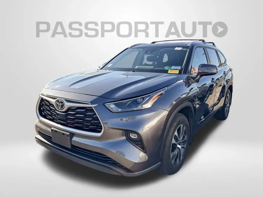 2023 Toyota Highlander XLE photo 1