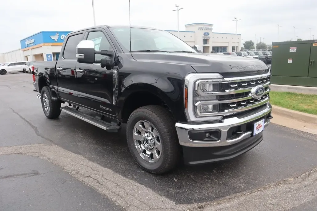 2025 Ford F-250 Lariat photo 1