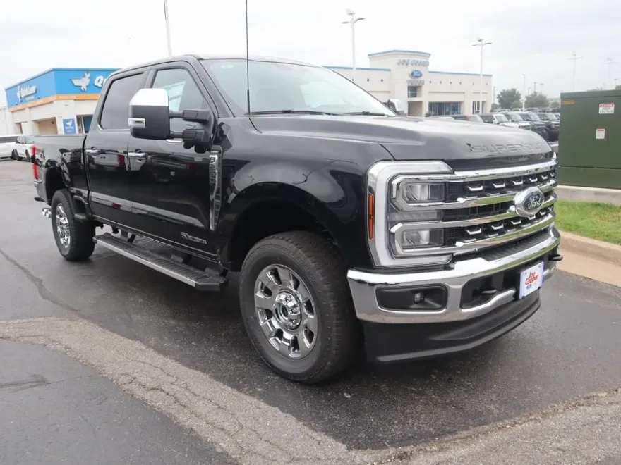 2025 Ford F-250 Lariat photo 1