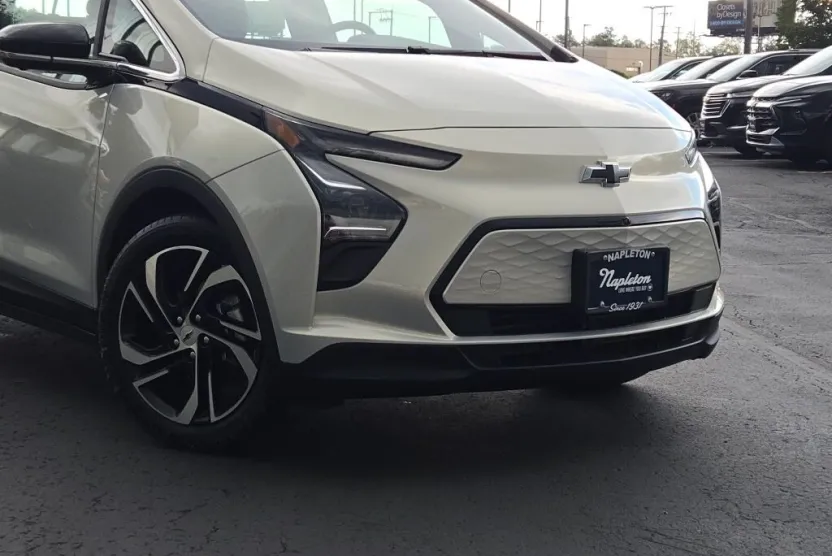 2023 Chevrolet Bolt EV 2LT photo 1