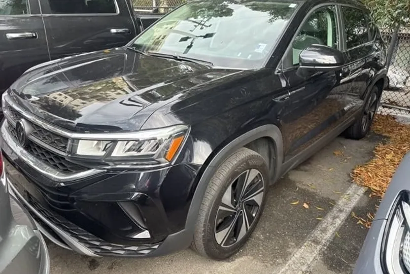 2023 Volkswagen Taos SE photo 1