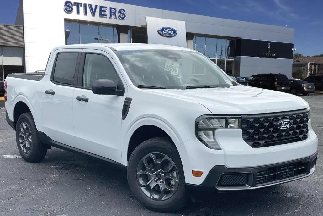 2025 Ford Maverick XLT photo 1
