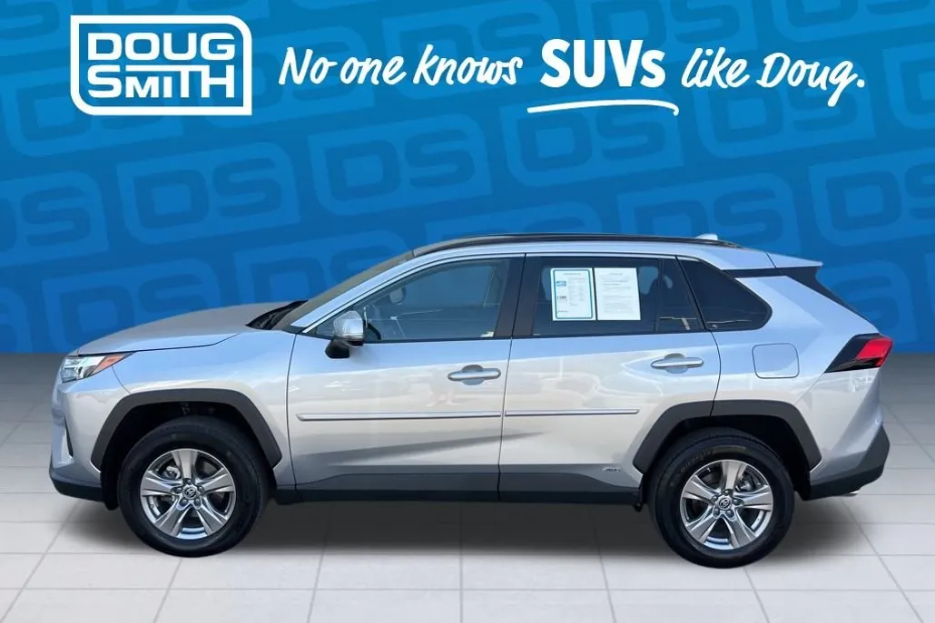 2023 Toyota RAV4 Hybrid LE photo 1