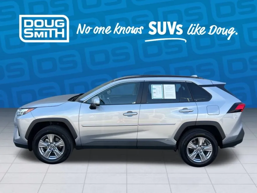 2023 Toyota RAV4 Hybrid LE photo 1