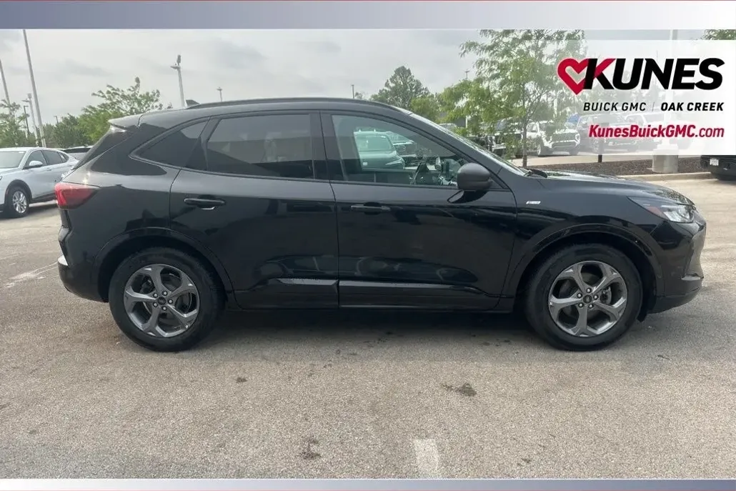 2024 Ford Escape ST-Line photo 1