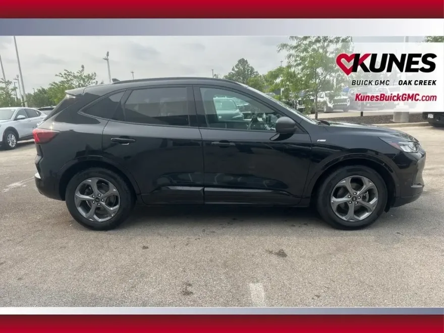 2024 Ford Escape ST-Line photo 1