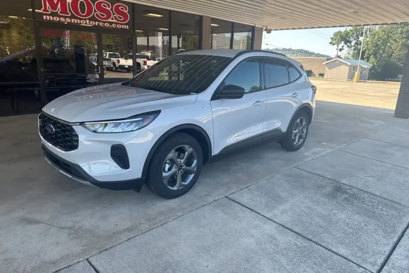 2025 Ford Escape ST-Line photo 1