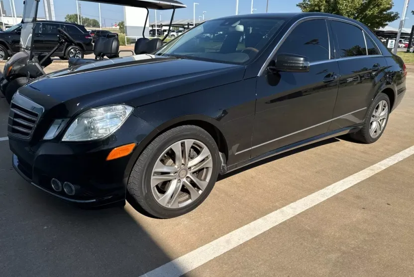 2010 Mercedes Benz E photo 1