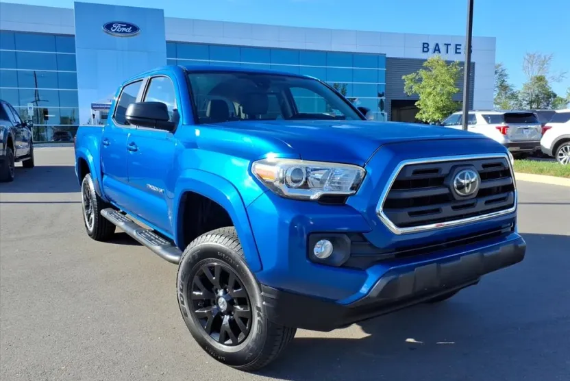 2018 Toyota Tacoma SR5 photo 1
