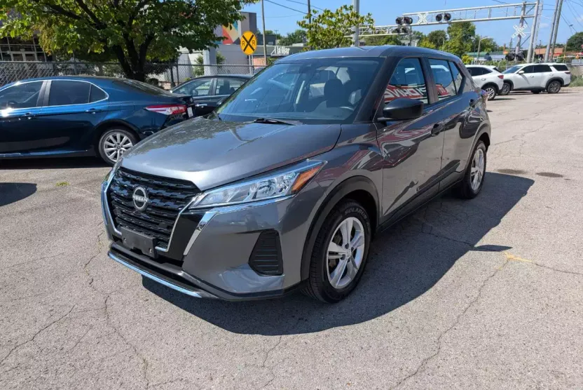 2023 Nissan Kicks S photo 1