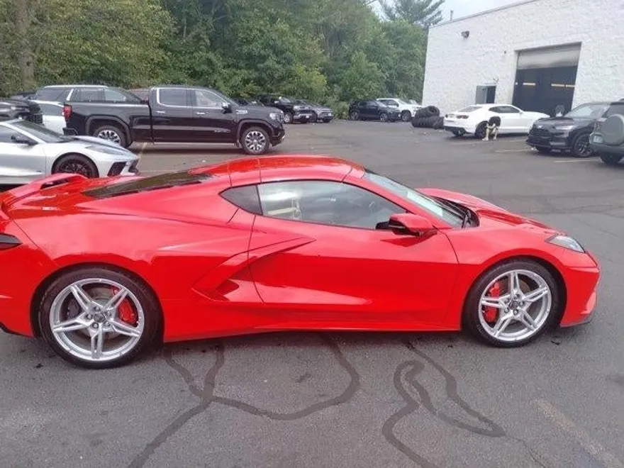 2022 Chevrolet Corvette Stingray 2LT photo 2