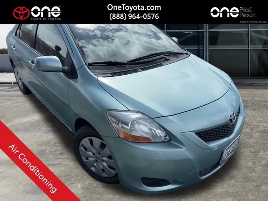 2009 Toyota Yaris Base photo 1