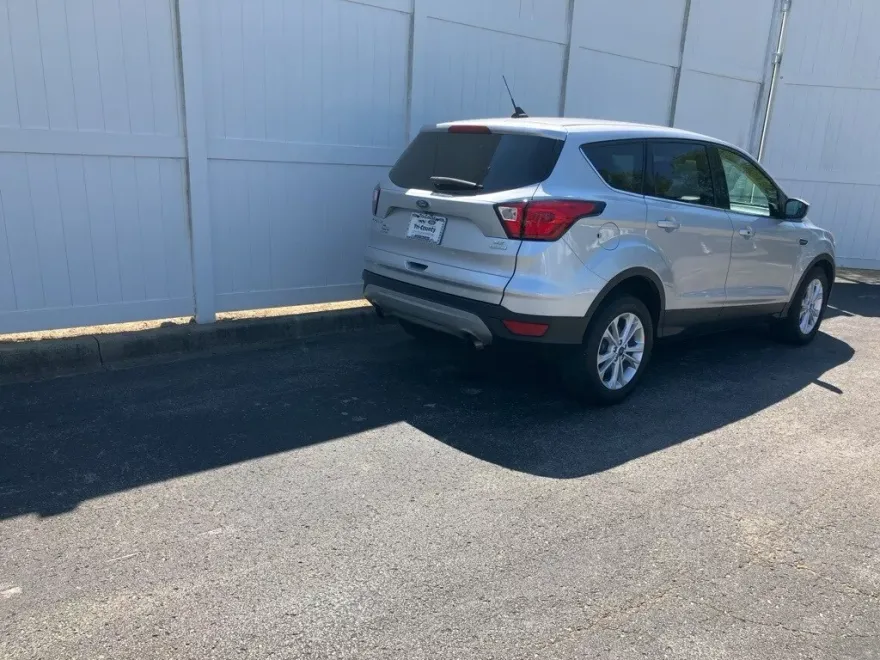 2019 Ford Escape SE Sport photo 1
