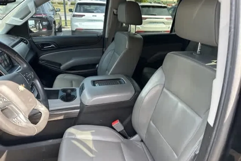 2016 Chevrolet Suburban LT photo 1