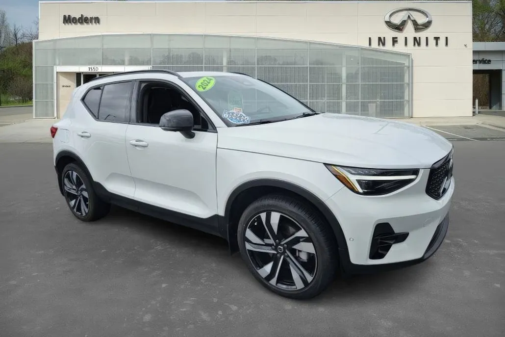 2024 Volvo XC40 Ultimate AWD photo 1