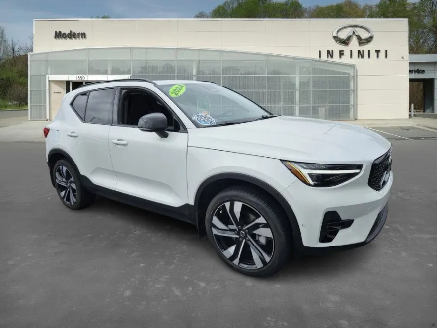 2024 Volvo XC40 Ultimate AWD photo 1