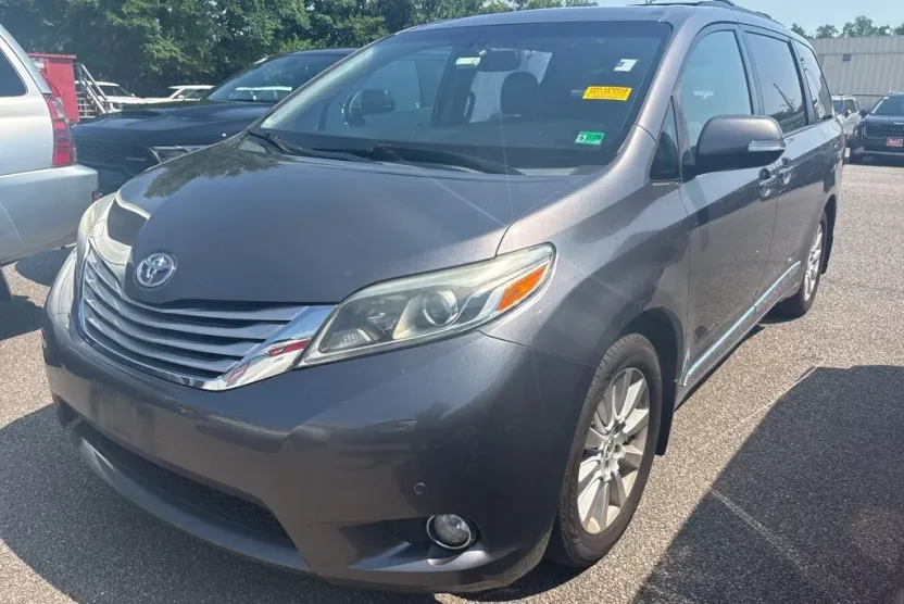 2015 Toyota Sienna Limited photo 1