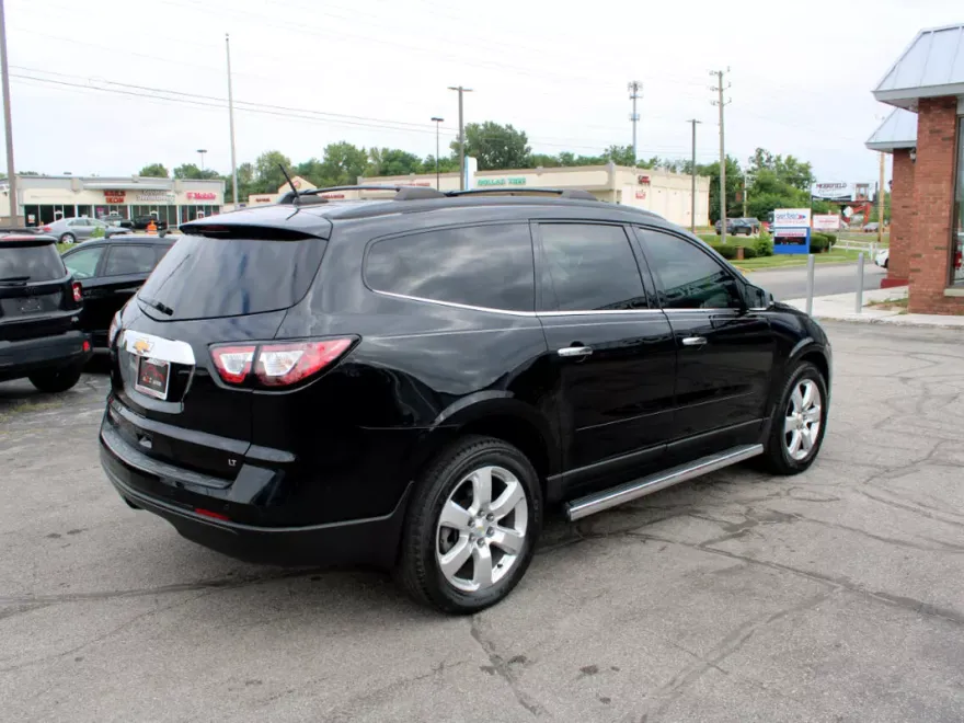 2017 Chevrolet Traverse 1LT photo 1