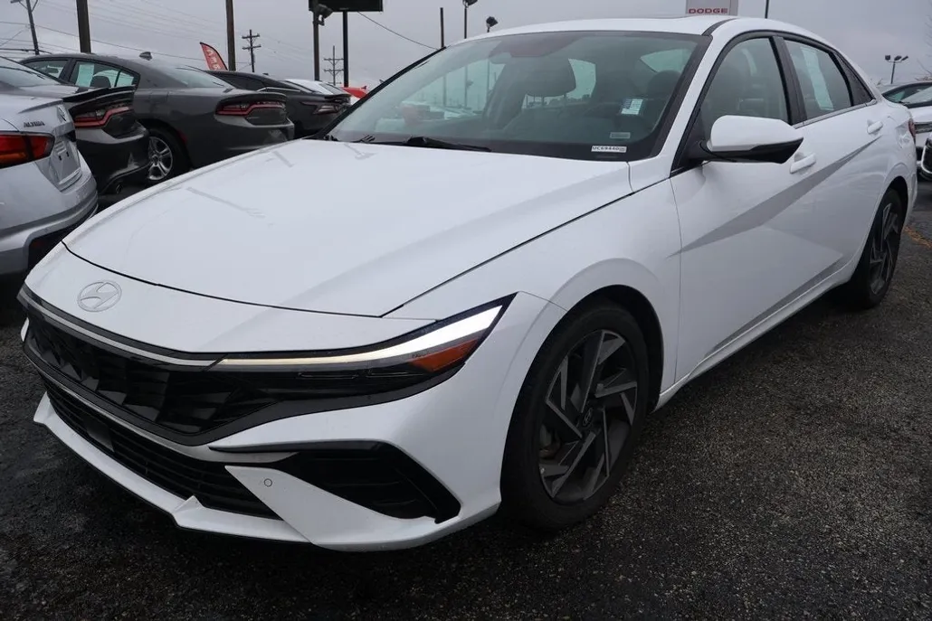 2024 Hyundai Elantra Limited photo 1
