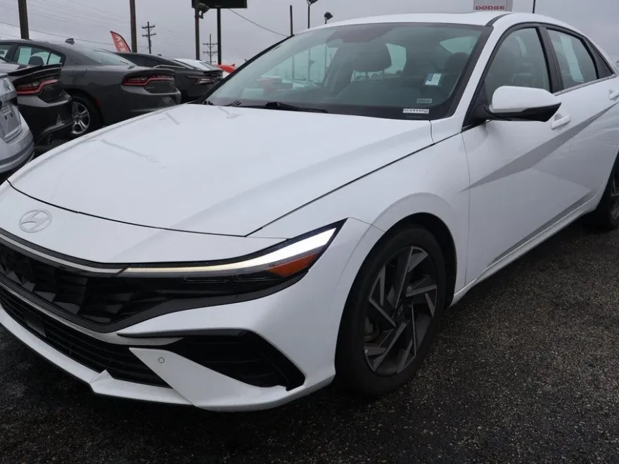 2024 Hyundai Elantra Limited photo 1