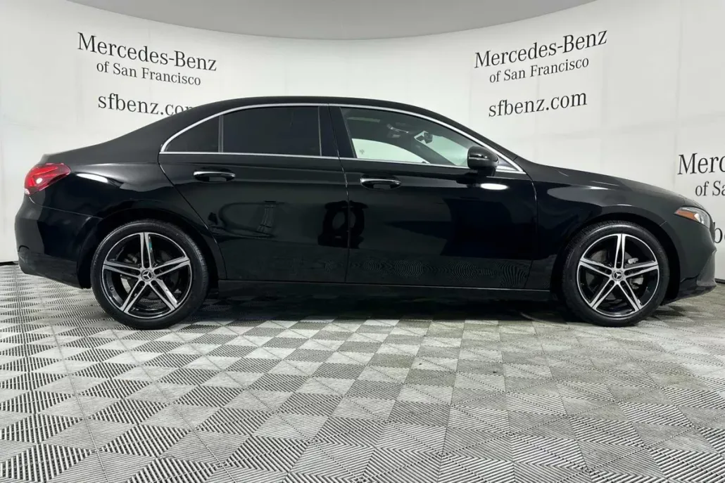 2022 Mercedes Benz A 220 photo 1