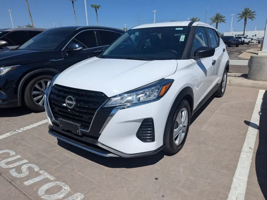 2023 Nissan Kicks S photo 1