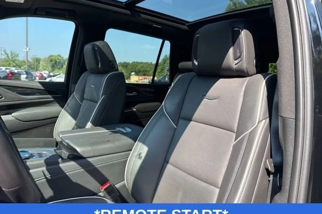 2024 Cadillac Escalade Sport photo 1