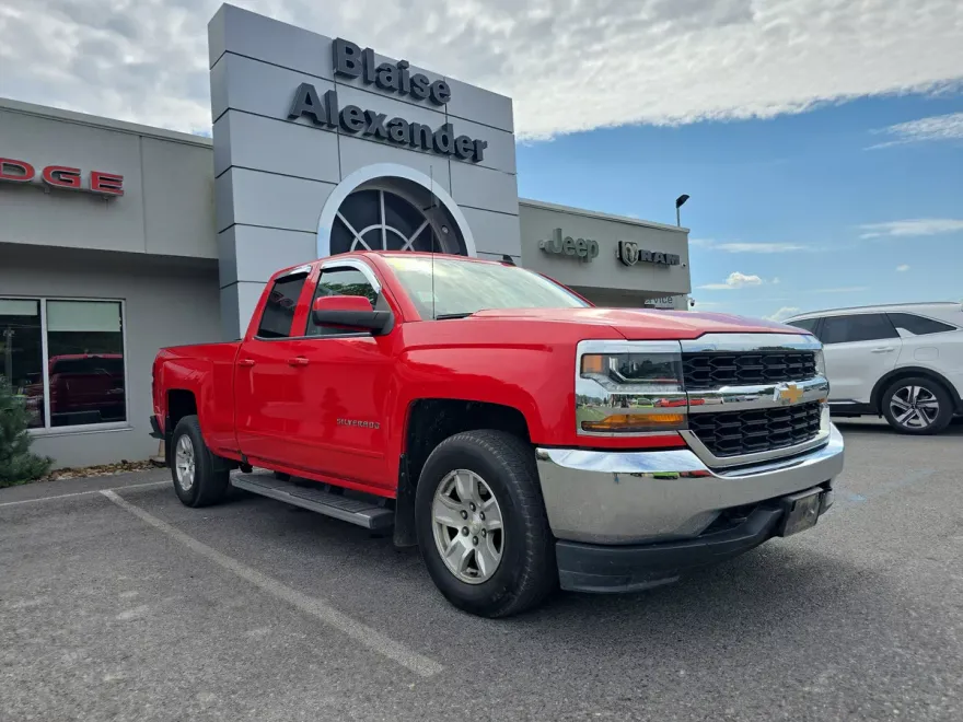 2018 Chevrolet Silverado 1500 LT photo 1