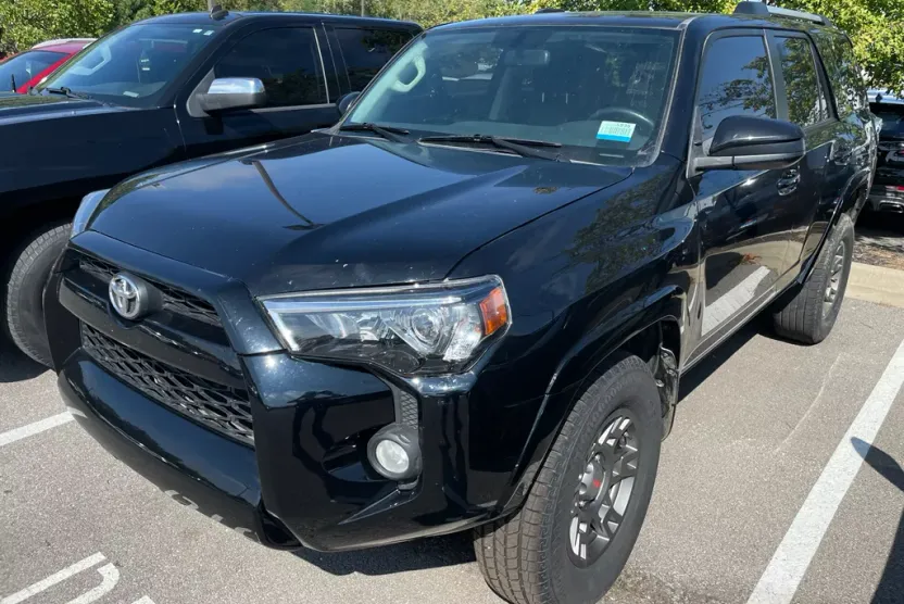 2019 Toyota 4Runner SR5 photo 1