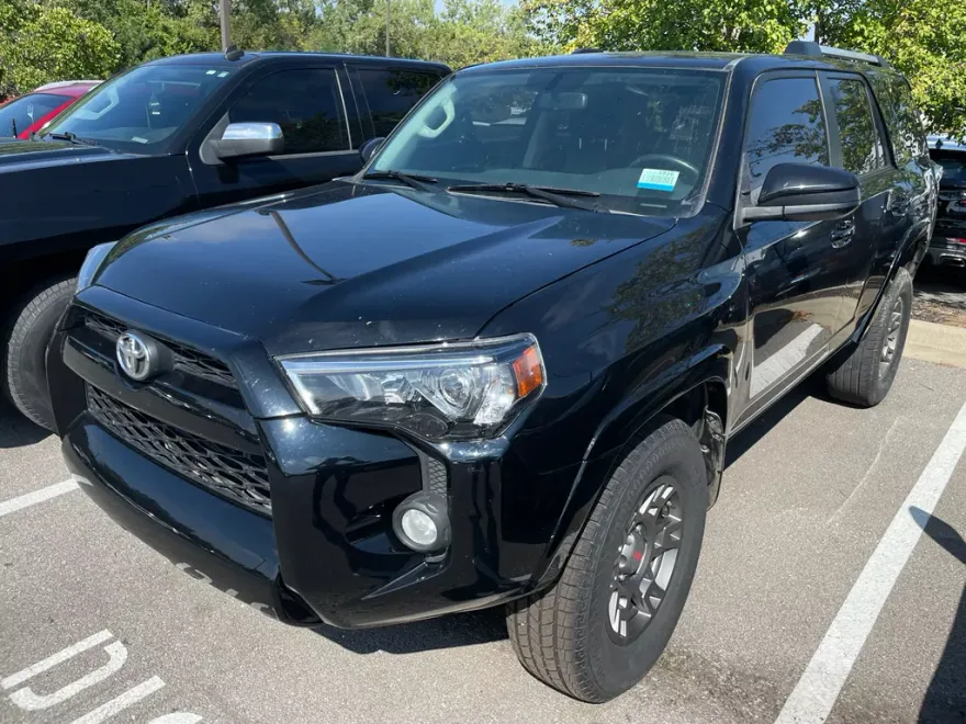 2019 Toyota 4Runner SR5 photo 1