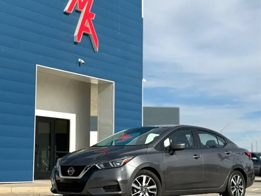 2021 Nissan Versa SV photo 1