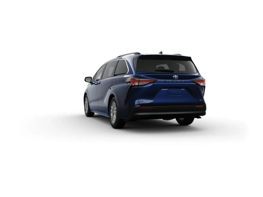 2025 Toyota Sienna XLE photo 6