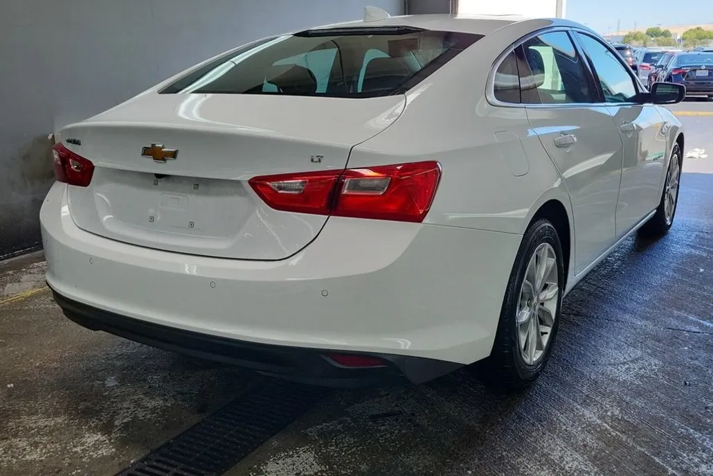 2024 Chevrolet Malibu 1LT photo 1