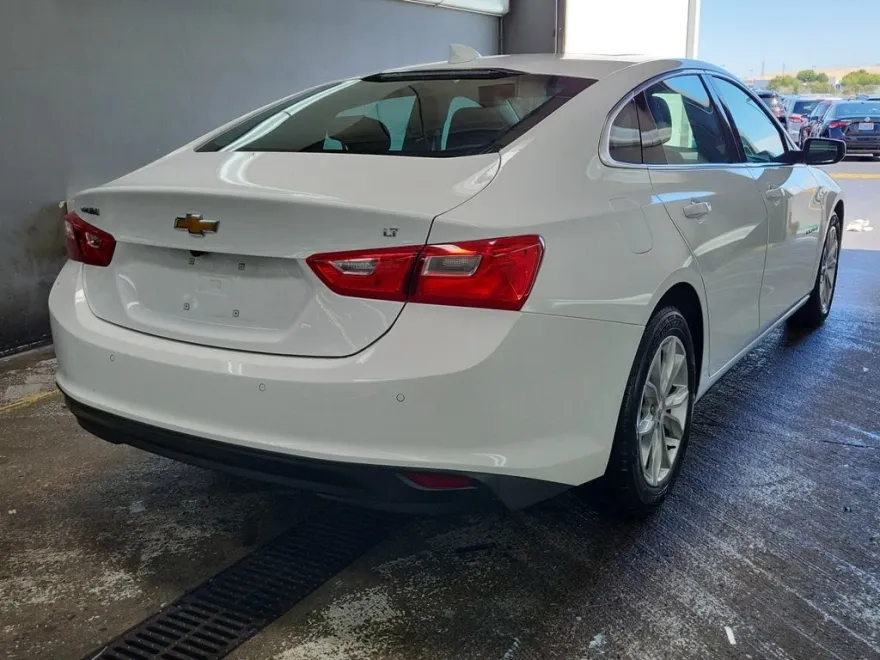 2024 Chevrolet Malibu 1LT photo 1