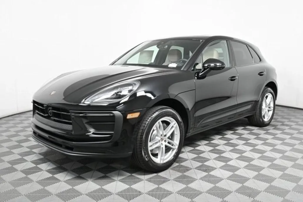 2025 Porsche Macan T photo 1