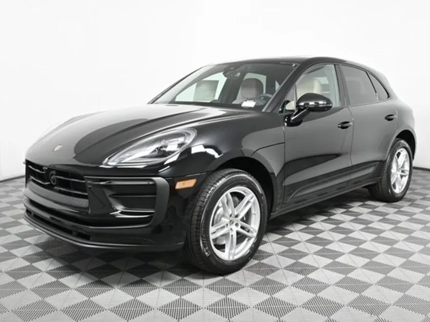2025 Porsche Macan T photo 1