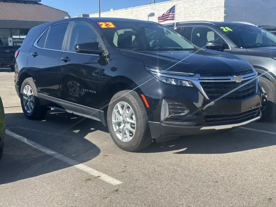 2023 Chevrolet Equinox LT photo 1