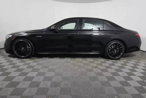 2025 Mercedes Benz S AMG 63 photo 2