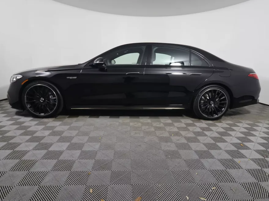2025 Mercedes Benz S AMG 63 photo 2