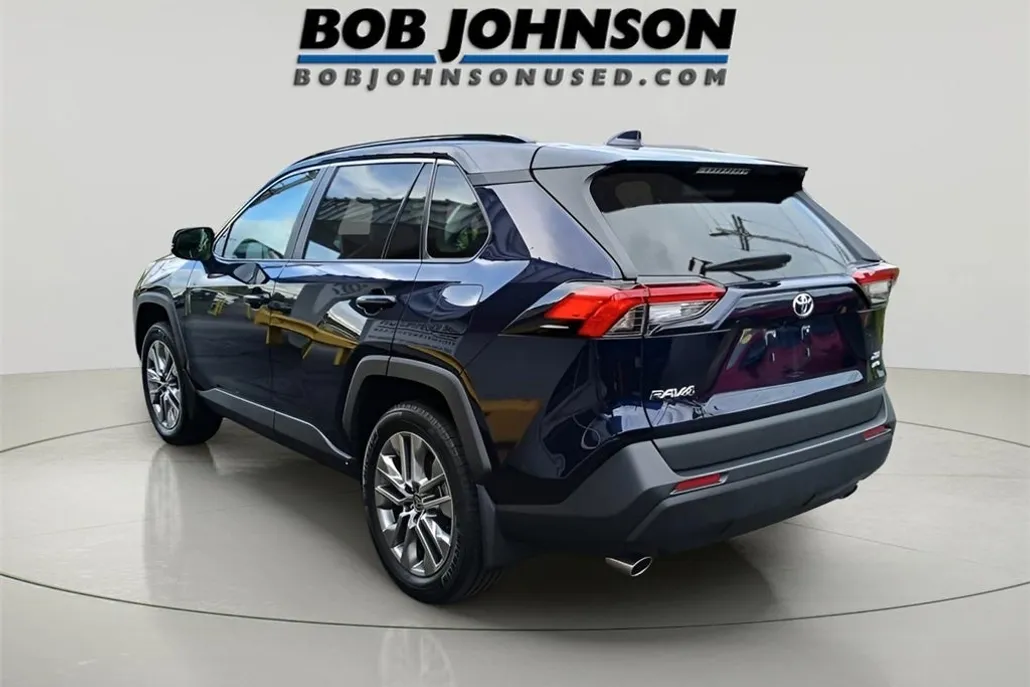 2023 Toyota RAV4 XLE Premium photo 1