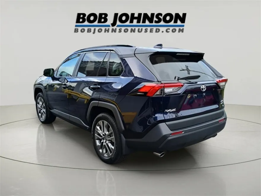 2023 Toyota RAV4 XLE Premium photo 1