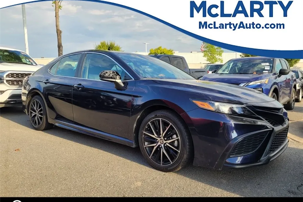 2021 Toyota Camry SE photo 1
