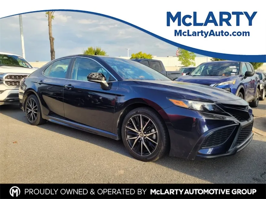2021 Toyota Camry SE photo 1