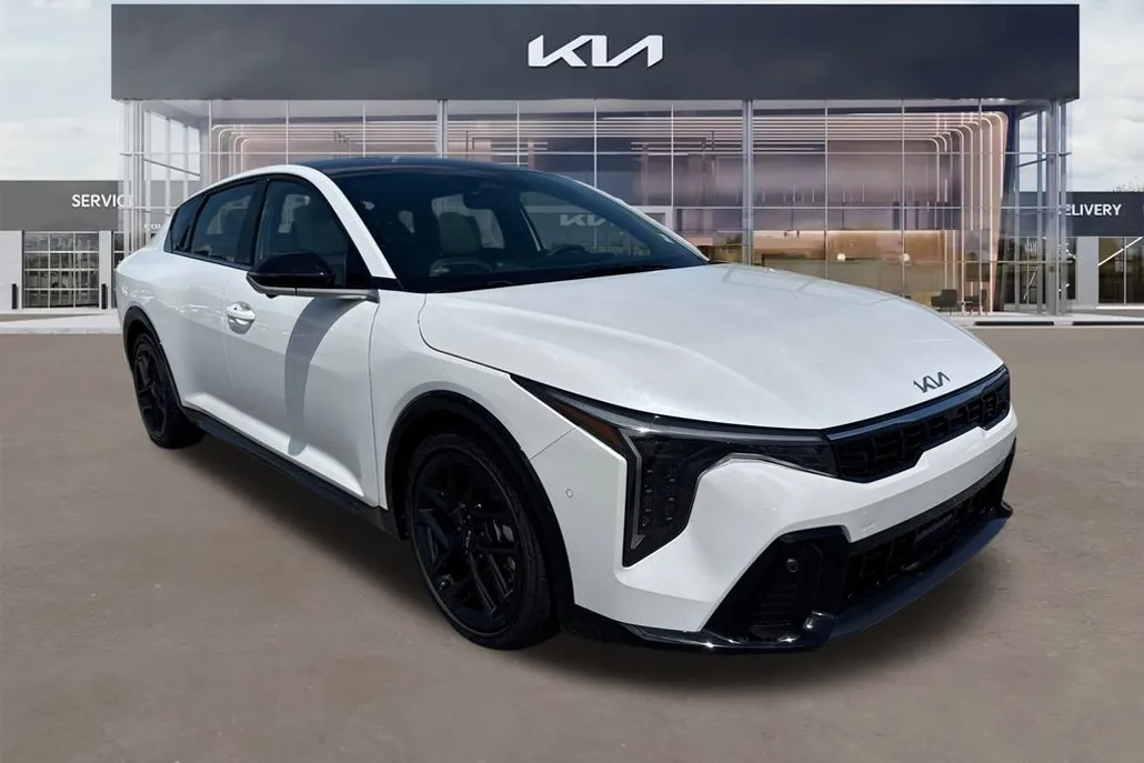 2025 Kia K4 GT-Line Turbo photo 1