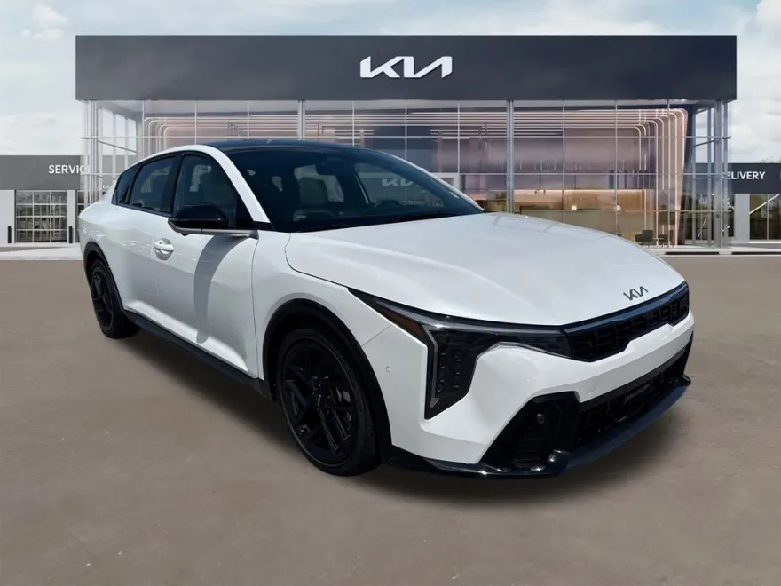 2025 Kia K4 GT-Line Turbo photo 1
