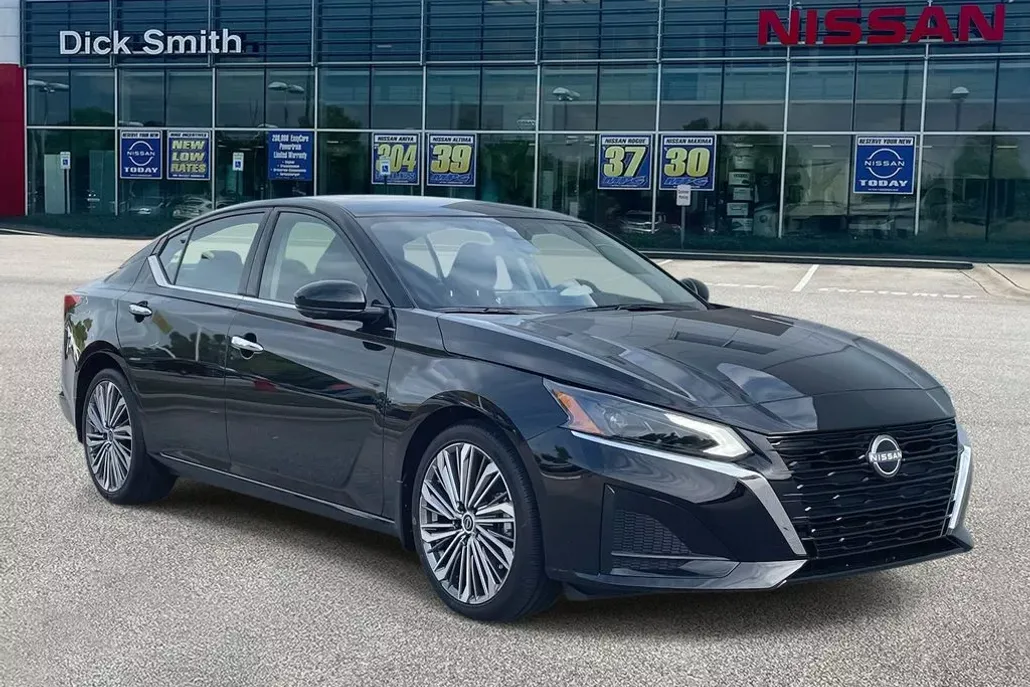 2025 Nissan Altima SL photo 1