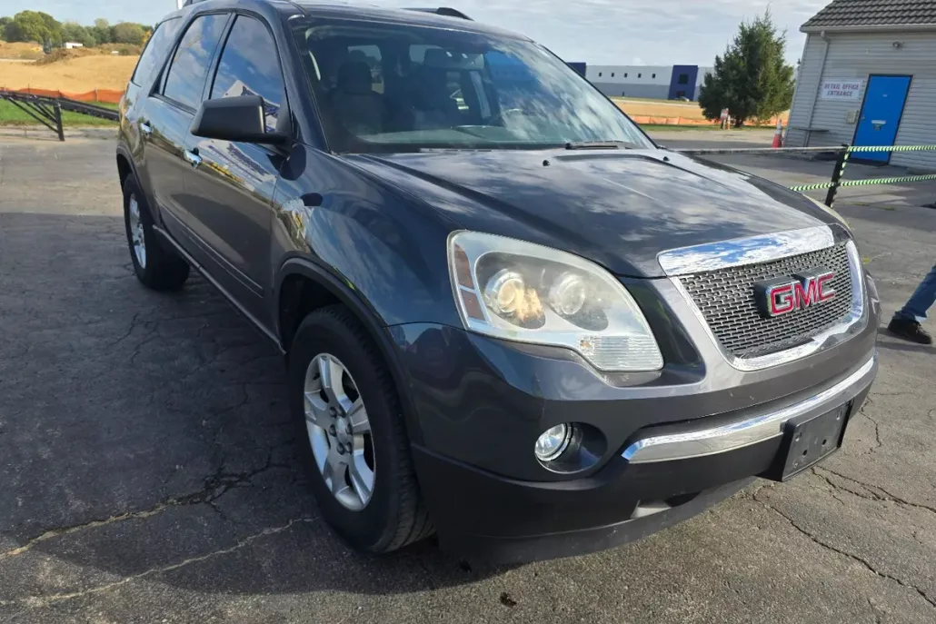 2011 Gmc Acadia SLE photo 1