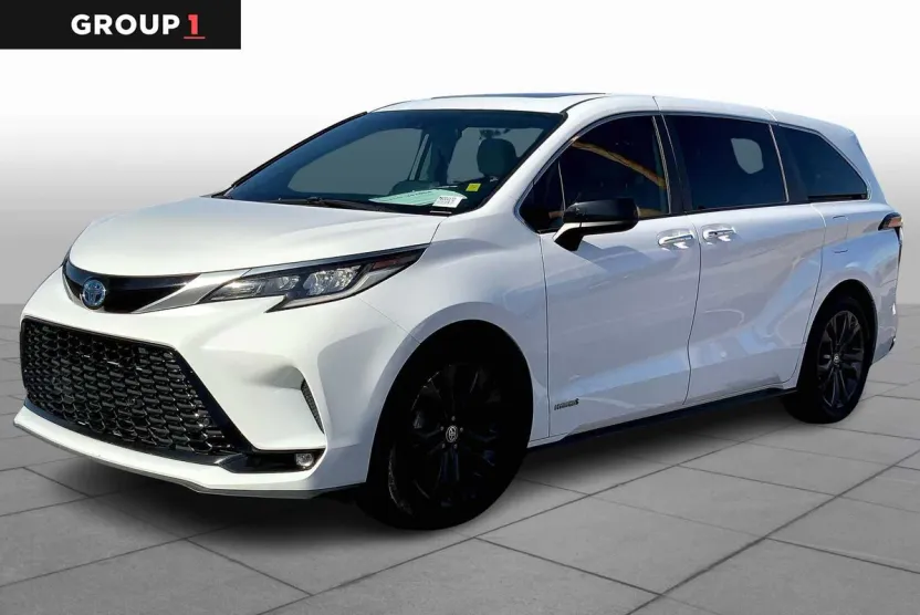 2021 Toyota Sienna XSE photo 1