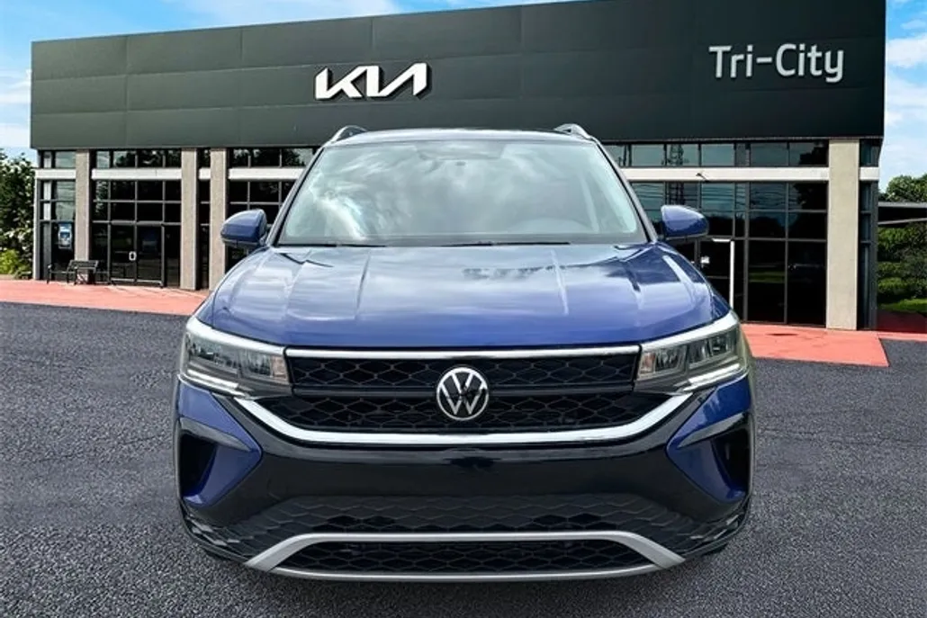 2022 Volkswagen Taos SE photo 1