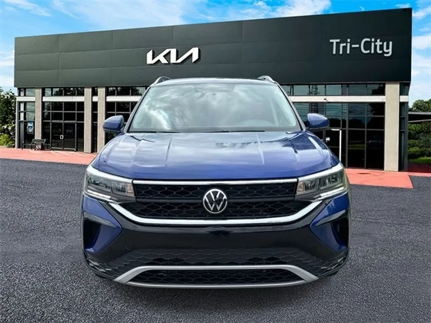 2022 Volkswagen Taos SE photo 1